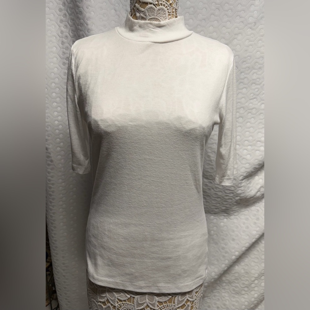 Elegant White Women's Top with 3/4 sleeves size small
